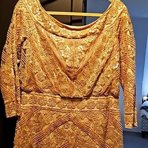 Elegant off the shoulder dress in size 14. Incredibly beautiful